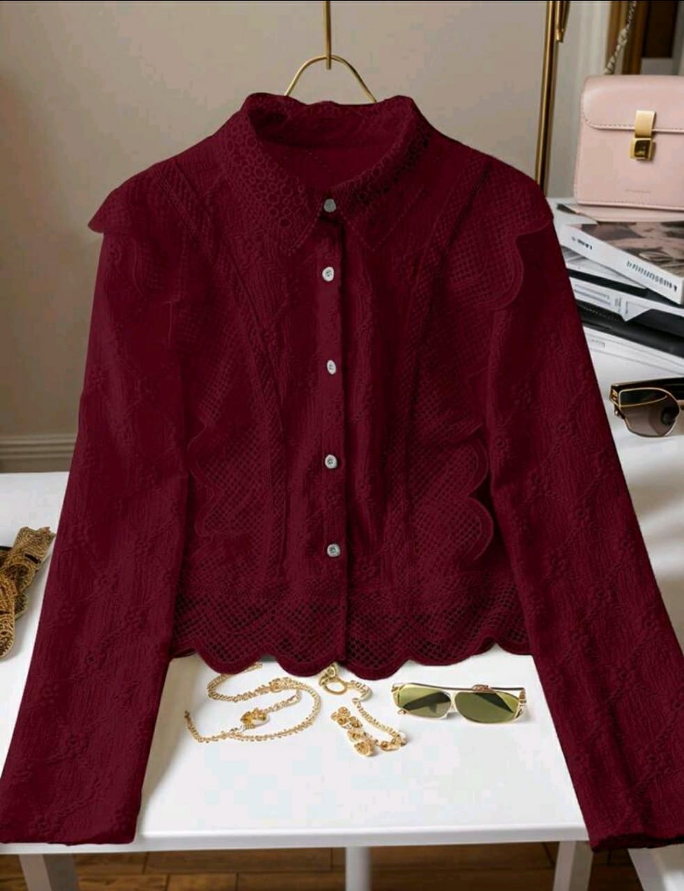 بلوزة نسائية