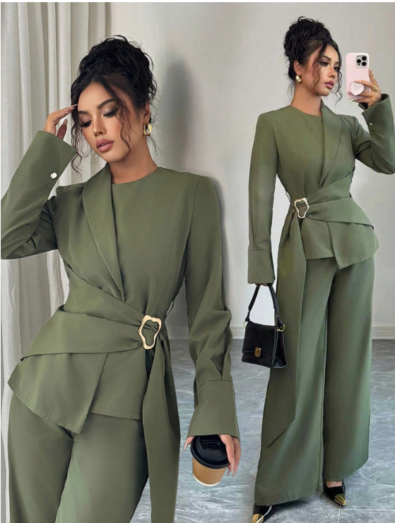 طقم نسائي
